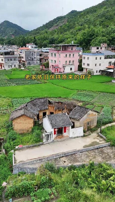一个保持老家原样，一个老家翻新楼，你觉得哪种属于光宗耀祖？