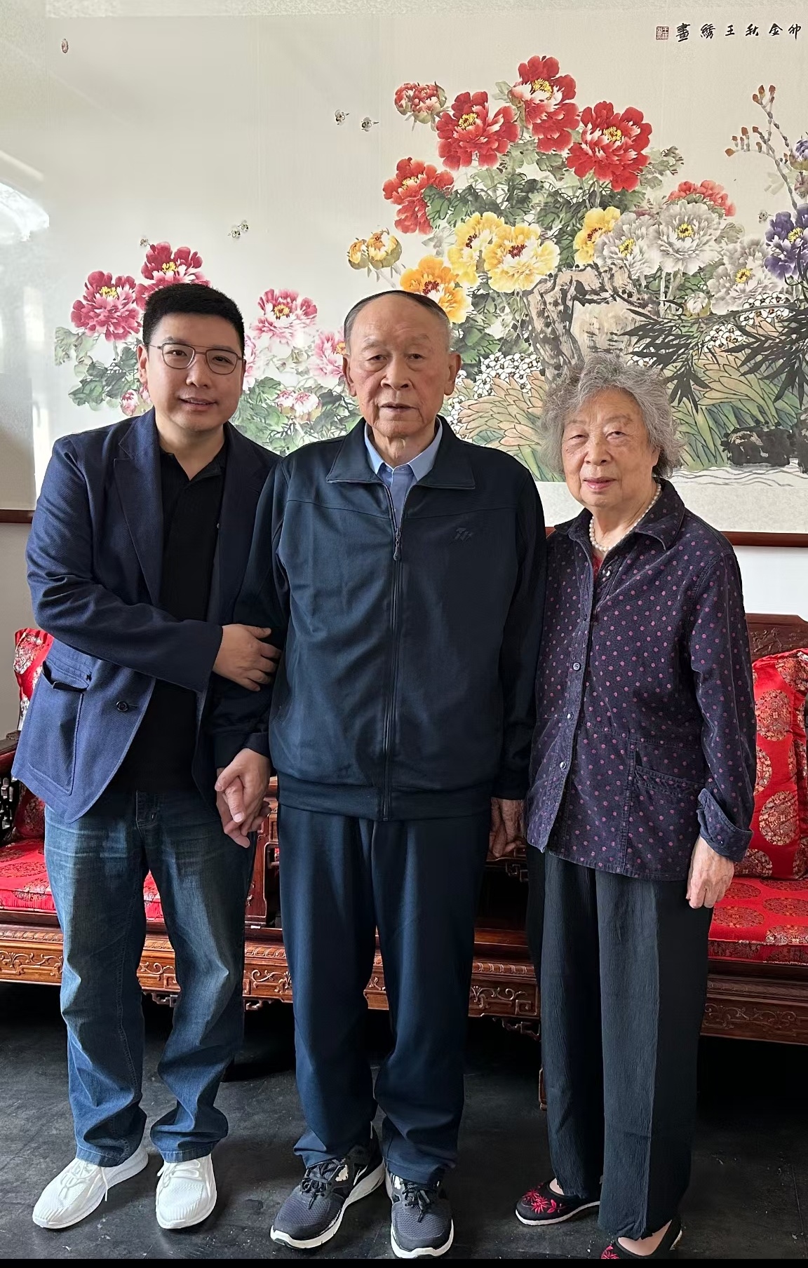 多么朴实的老人，老将军和夫人根本不像退休的大干部，和普通人没有什么区别。尤其是老