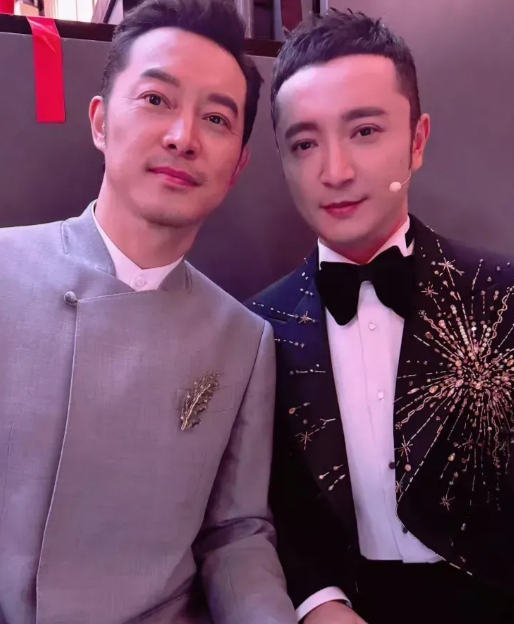 沙溢焕发新风采，帅气不输尼克买提！

沙溢近期真是越来越精神了，帅气指数直线上升