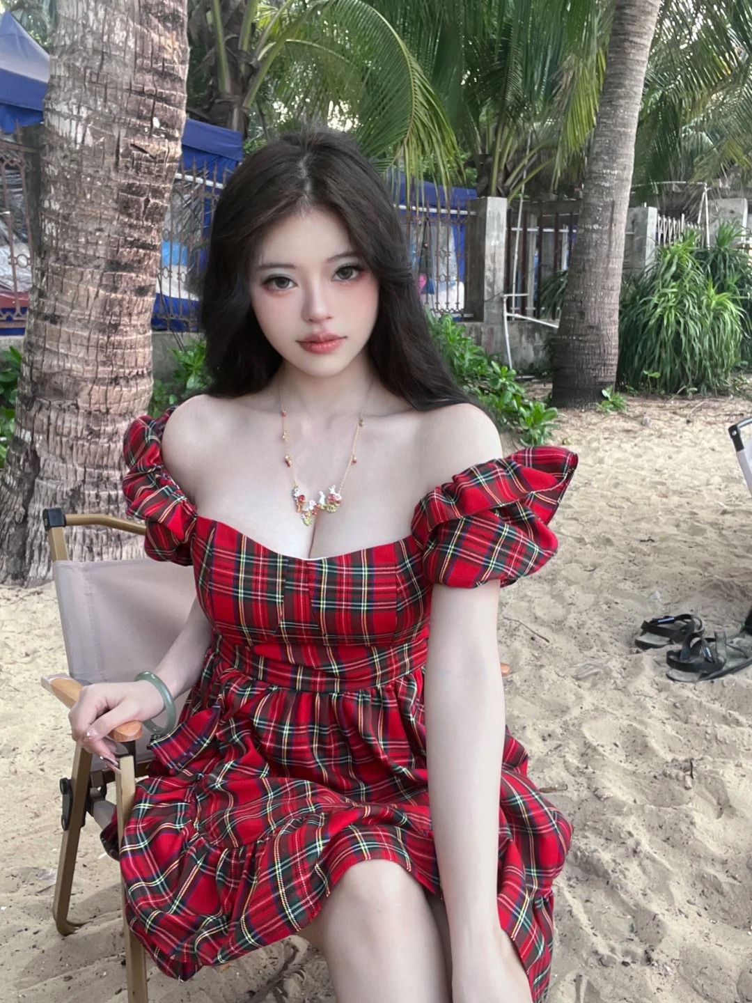 我感觉我懂你的特别
沙滩上的风吹着很恰意～#穿搭