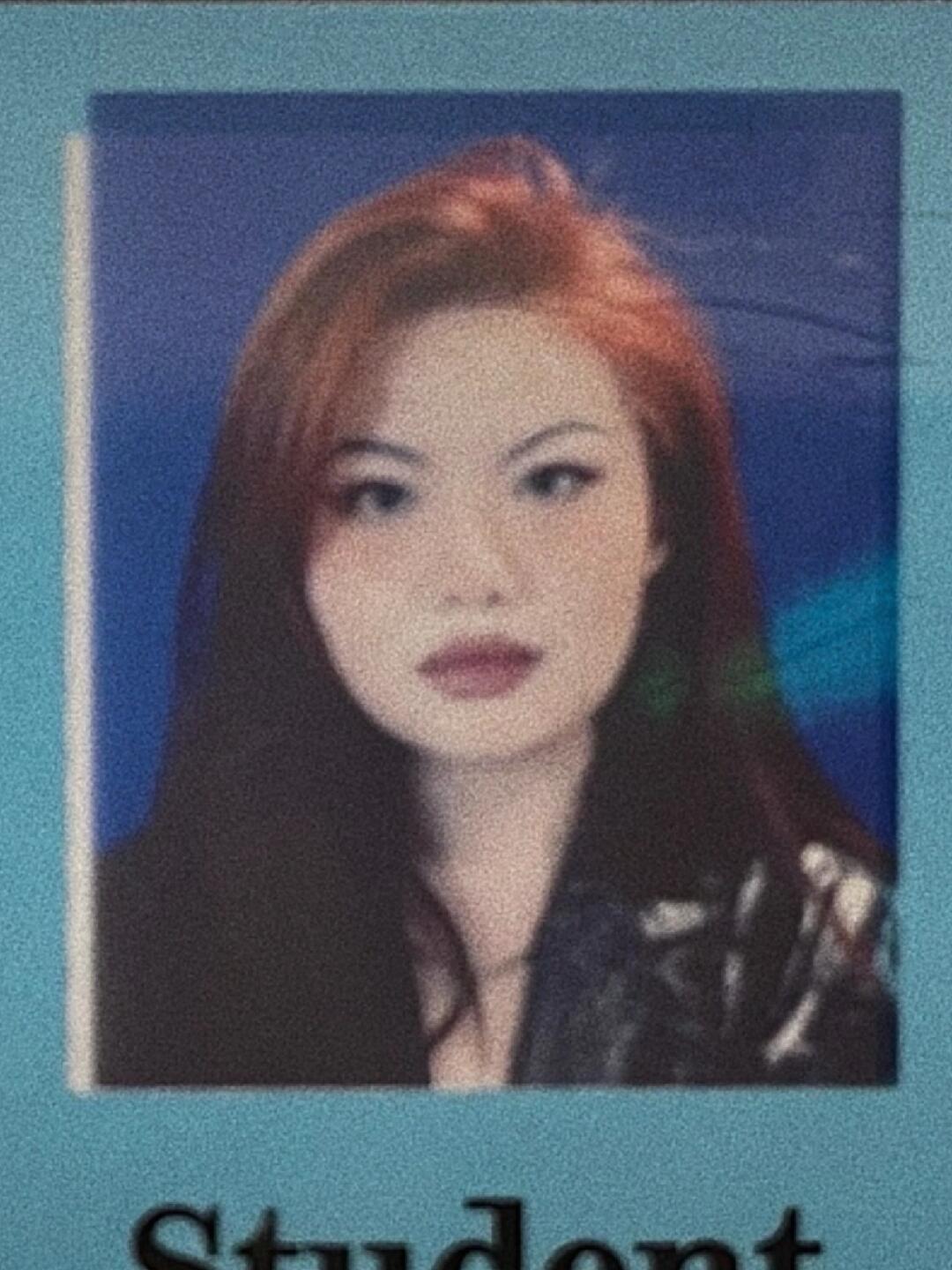 美女红发回归这次尝试了树莓色，还是最爱我student card上的红发证件照?