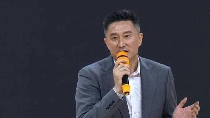 吉伦46分+徐杰绝杀方求得一胜！一人在场输11分，朱杜还能忍多久