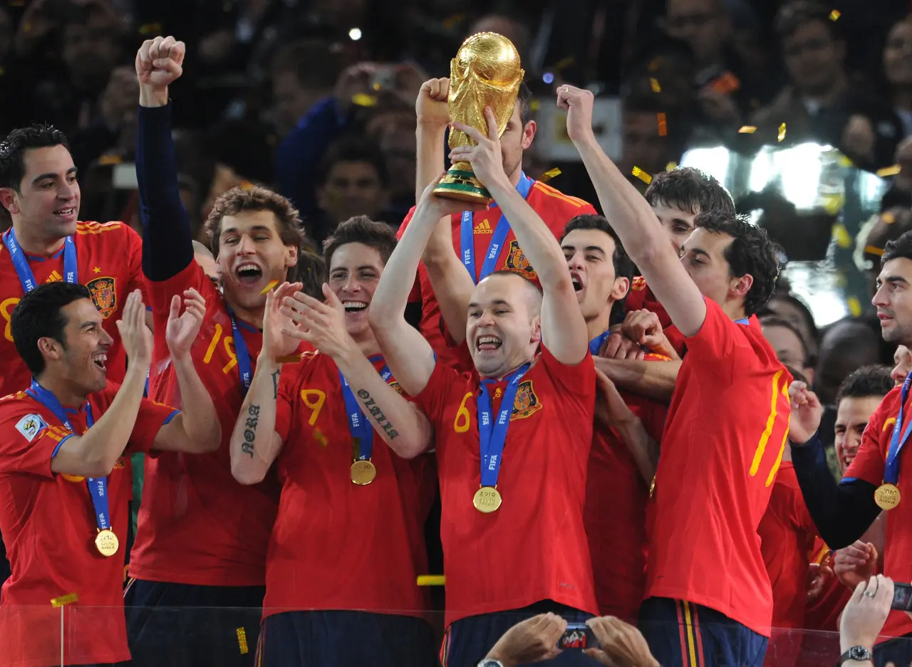 【红蓝传奇：一个被称为小白的男人】

北京时间2024年10月8日，伊涅斯塔这位