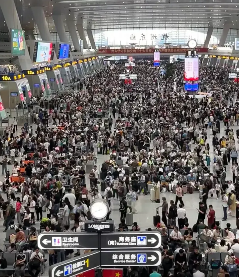 真是疯了！国庆出游的第4天，说些大实话，句句肺腑

一、在北京玩了4天，光门票就