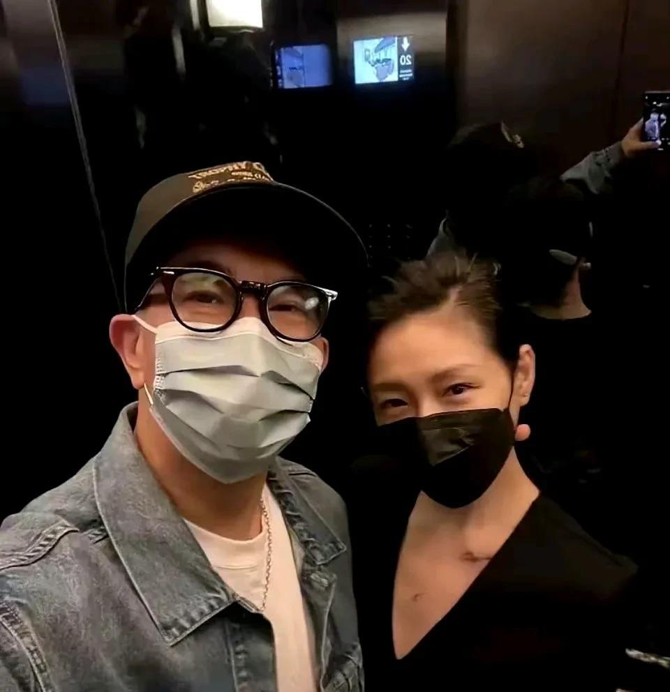 时间好快，大s夫妇结婚都3年了。。
看起来还是十分的恩爱
