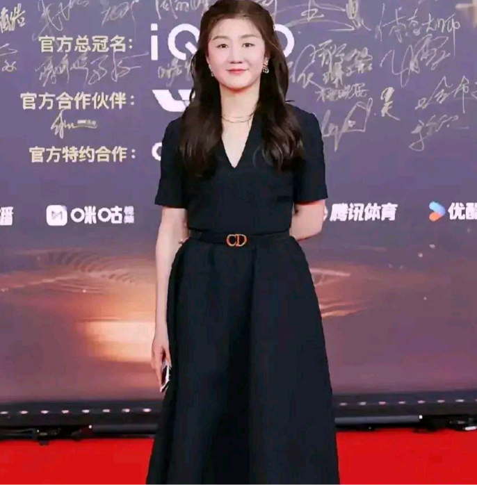 陈梦真的火出圈儿了！最近很少看到她打球了，反而看到她经常出席活动，能看出来，陈梦
