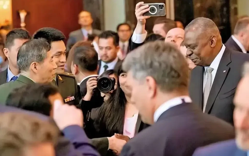 南部战区司令官与来自六大国家的军事高层进行了会面，这六个关键国家包括：

1. 