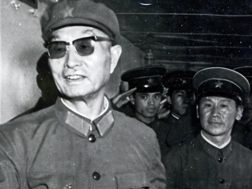 1960年，洪学智落难到东北，昔日老部下成上级，不避嫌多方照顾。
洪学智出生于1