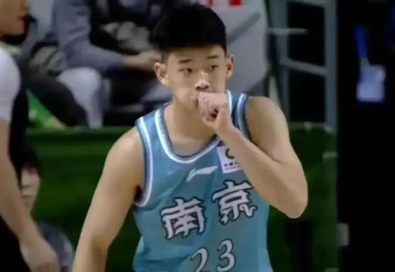 特点与实力！CBA前两个阶段本土球员7大王：
1、得分王：南京头排苏酒男篮得分后