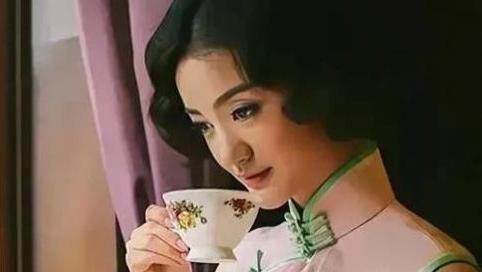 她是最低调女演员，貌美如花从不炒作，丈夫位列全球亿万富豪榜