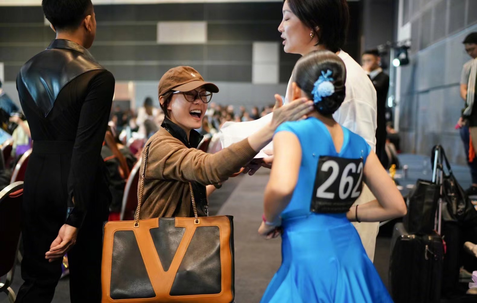 在女明星中，像她这么接地气的并不很多。