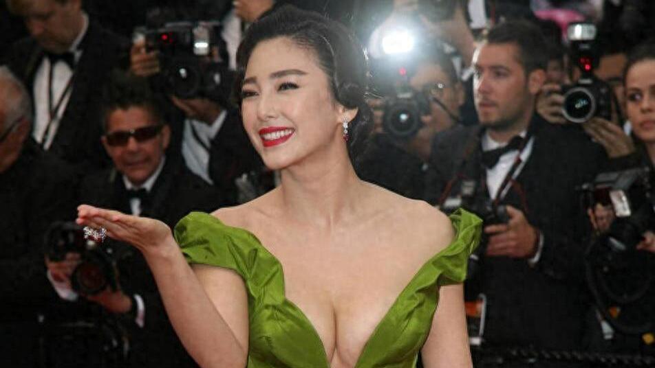 张雨绮：魅力绽放与争议并存，究竟为何能俘获众人心？