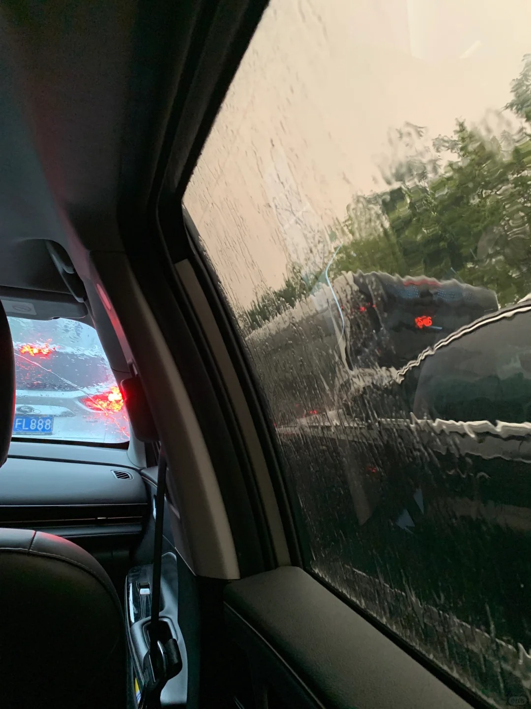 五一别来成都！立刻取消航班！暴雨！