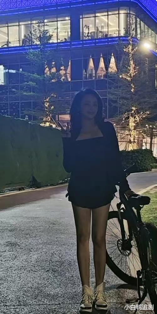 曹颖近况惹热议！在韩国夜市小店卖货，浓妆艳抹（曹颖事情）-第9张图片-九妖电影