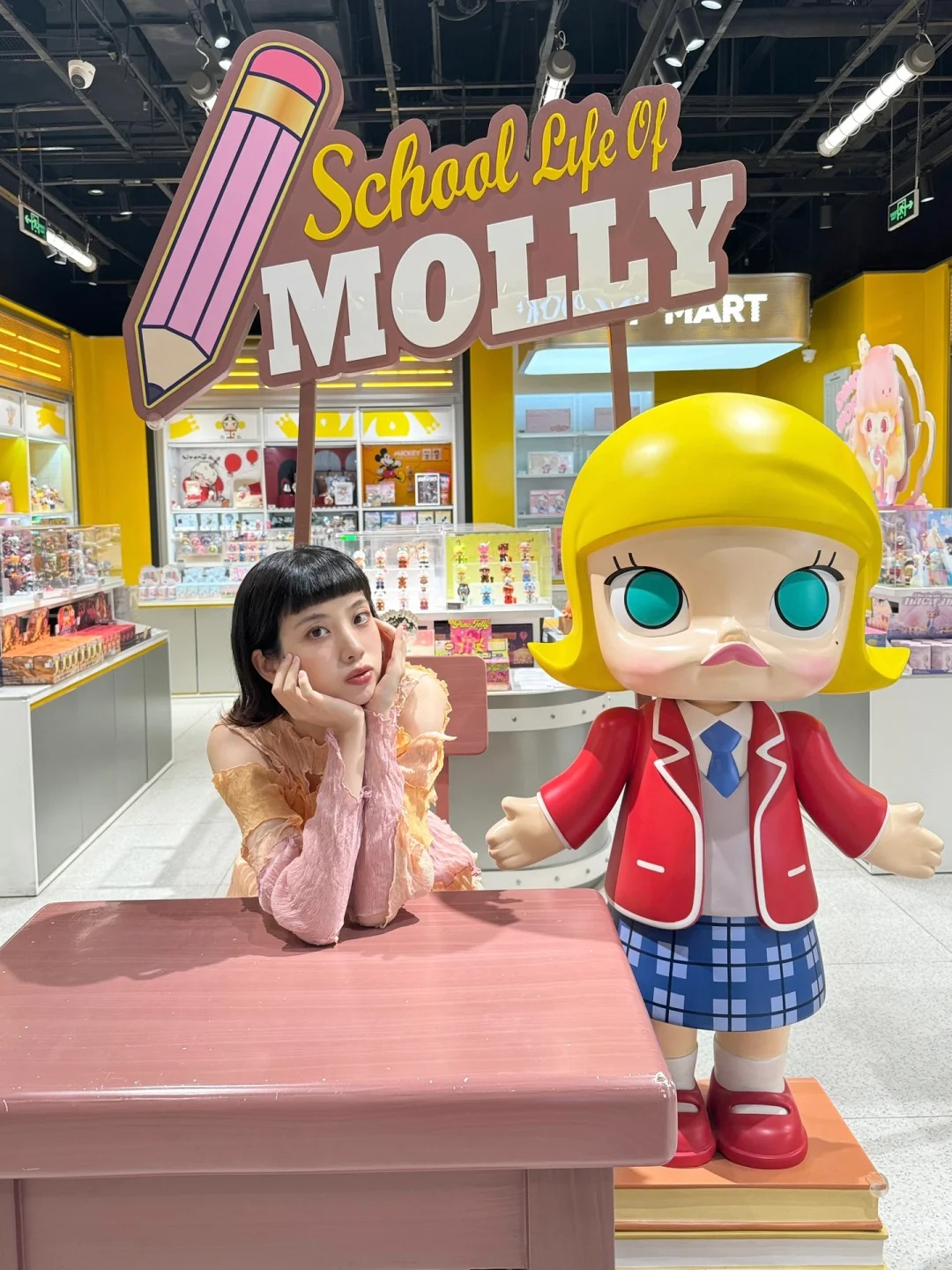 泡泡玛特的新护照✨🥨
留着molly同款发型换新护照了～
居然在公安局的自助拍