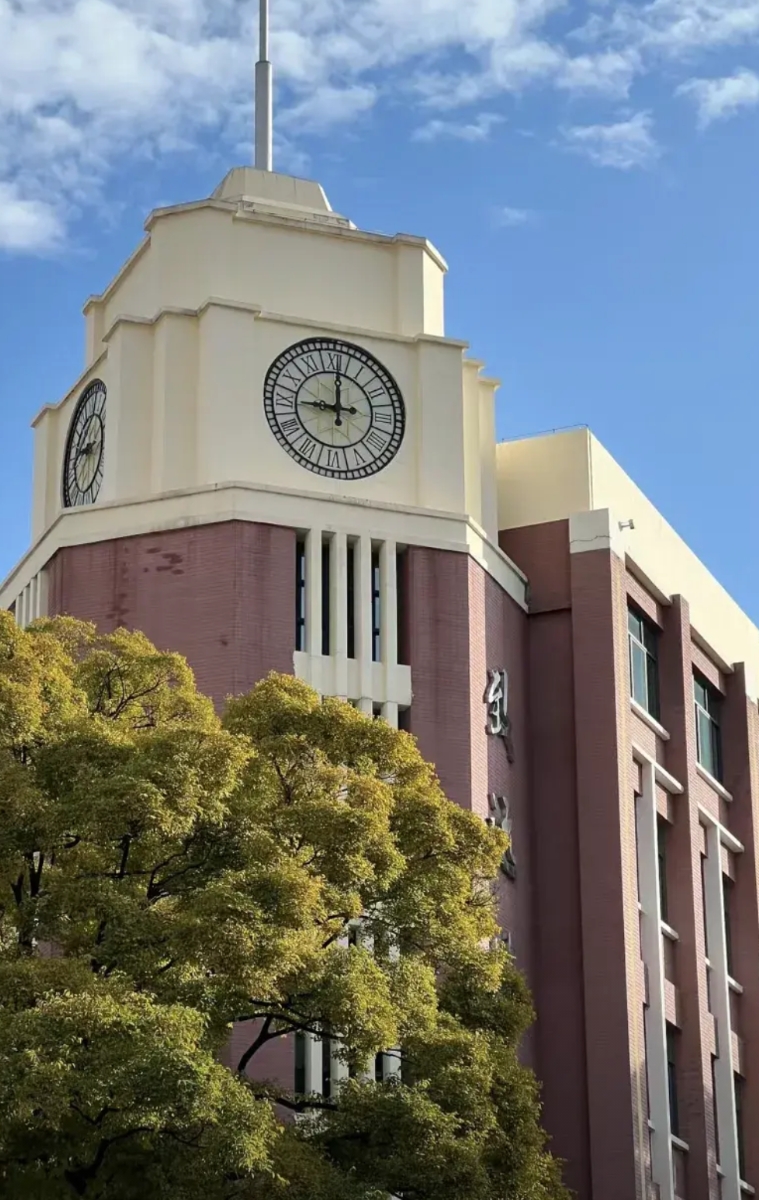 昆明长丰中学，在老师与家长的口碑中，被誉为官渡区首屈一指的学府！
1.该校学生的