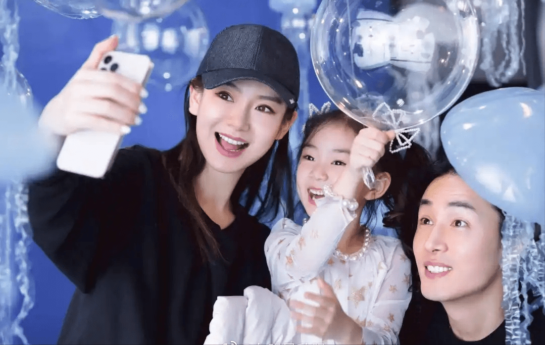 2015年，戚薇的韩国老公给女儿取字，戚薇一看就气得火冒金星，她说：“中国名字不
