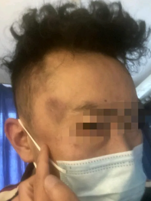 迟来的正义
    2025年1月14日，三名辱骂殴打平民的警察终于被送上被告席