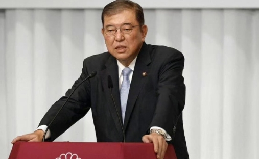 石破茂本人就是极端民粹分子，上任后向靖国神厕供奉了祭品。

他的言行多多少少证明