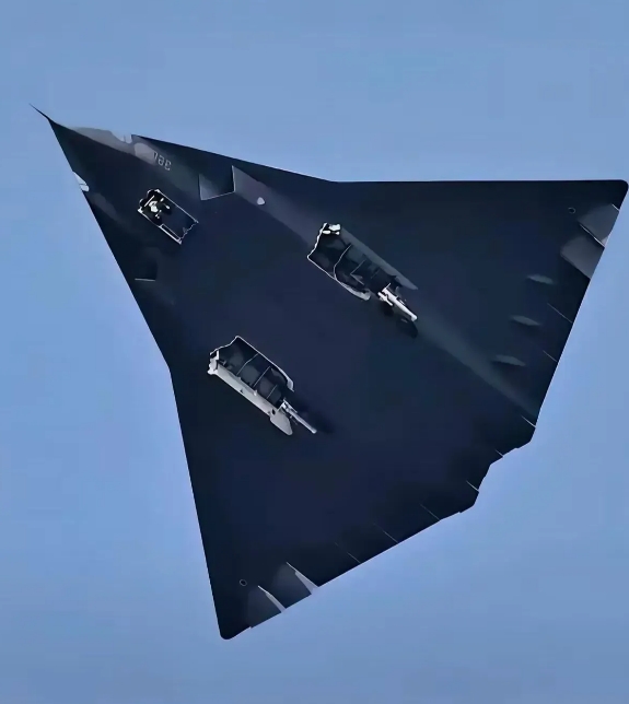 中国为什么提前亮相六代机
美国F22从2005年服役开始已经20年了，F35从2