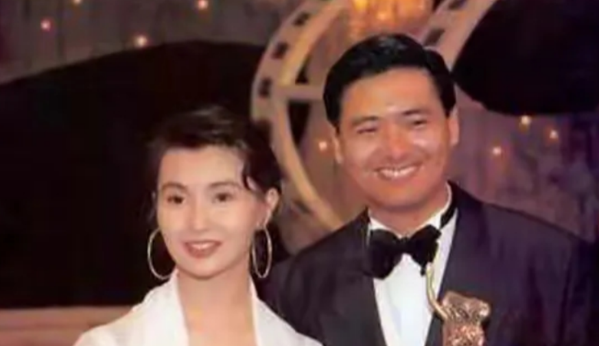 一次，黄霑问张曼玉：“跟你拍过吻戏的男演员谁最坏？”张曼玉尴尬摸了摸脖子说：“他