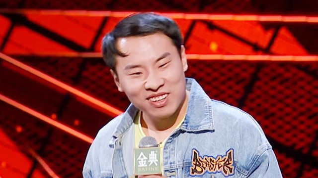 韩国妹子游上海，一顿晚饭吃46万人民币，小费给4万狠狠打沪爷脸