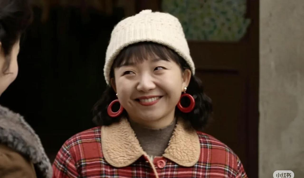 老六何家喜3大恶心人的场面：
1.劝刘美心老大该用还得用。这是把大姐当工具吗？还