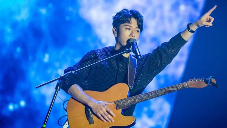 公开拒绝蔡依林的“歌王”，35岁偷偷结婚：好帅，好甜！