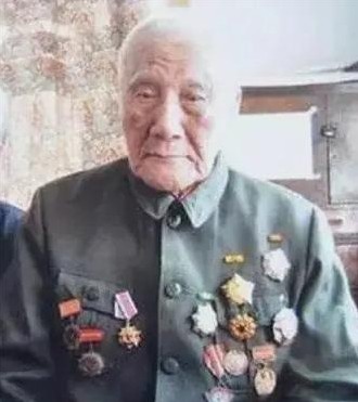 1940年，毛主席差点就没了！吃饭路上，突然冒出个家伙，抡起大棒子就往主席头上砸