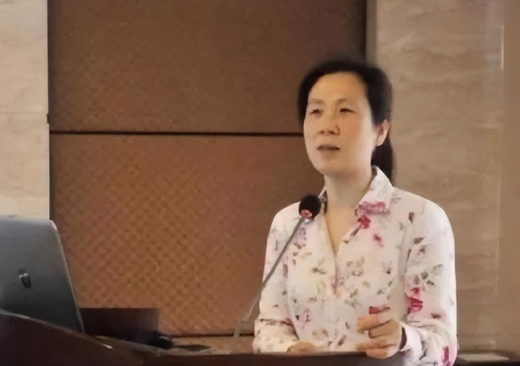 2008年，她放弃美国千万年薪，带着15项专利技术，在祖国有难时，坚持回国，被美