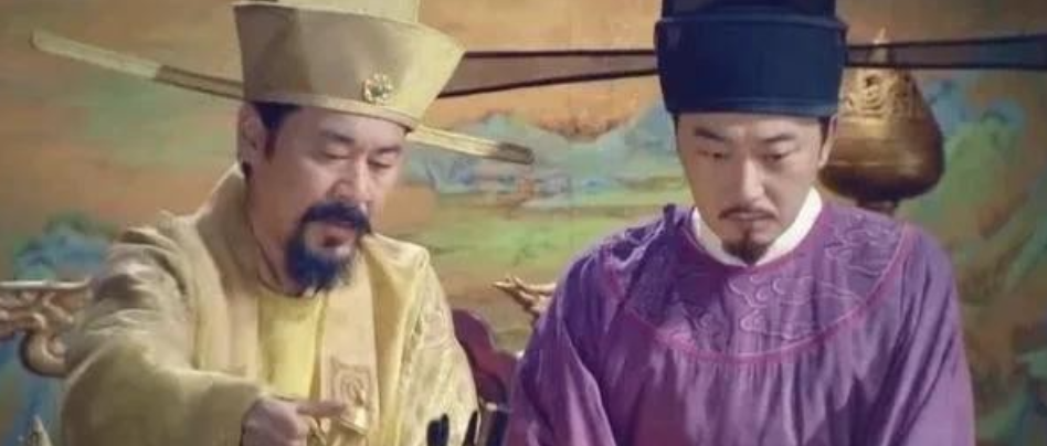 赵匡胤执政后期，赵光义的势力已经尾大不掉了。赵匡胤一度想迁都洛阳，但是总是遭到赵