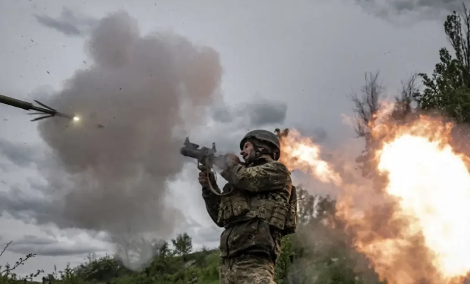 俄罗斯如果真倒下了，我们能单挑西方世界吗？

第一，大俄真那么容易倒？我看未必！