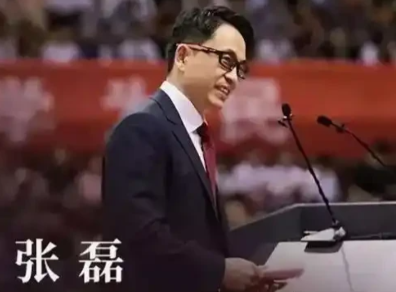 2010年，河南高考状元张磊，向耶鲁大学捐款888万美元，7年后，张磊向自己母校