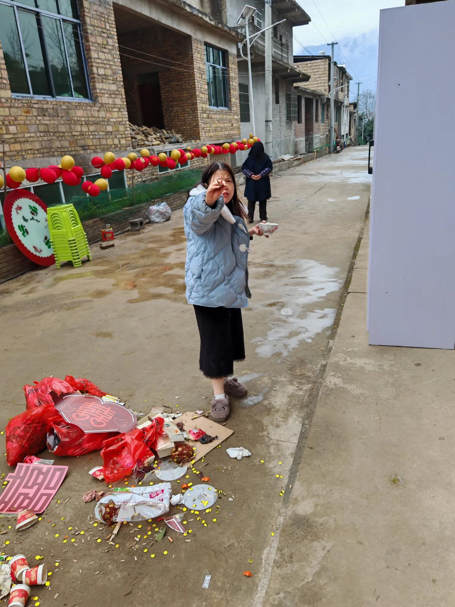 我表姐今年38岁了，还没有结婚，还是一个老光棍，她说：还没有玩够，不着急，谈了有