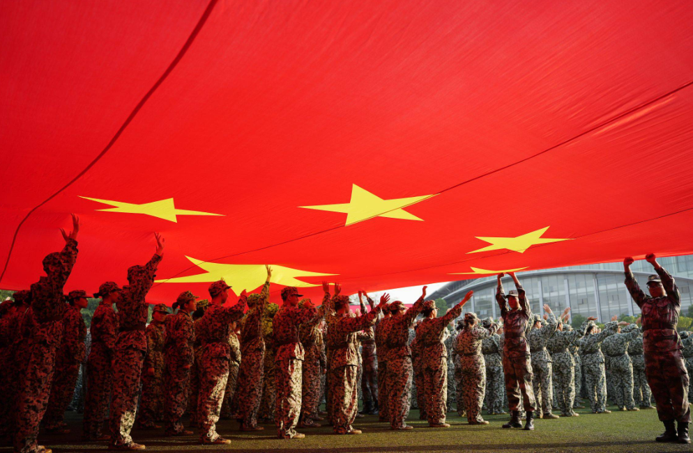 2025年，很可能是中美之间差距最小的一年！
一个国家，
发电占全球31%，汽车