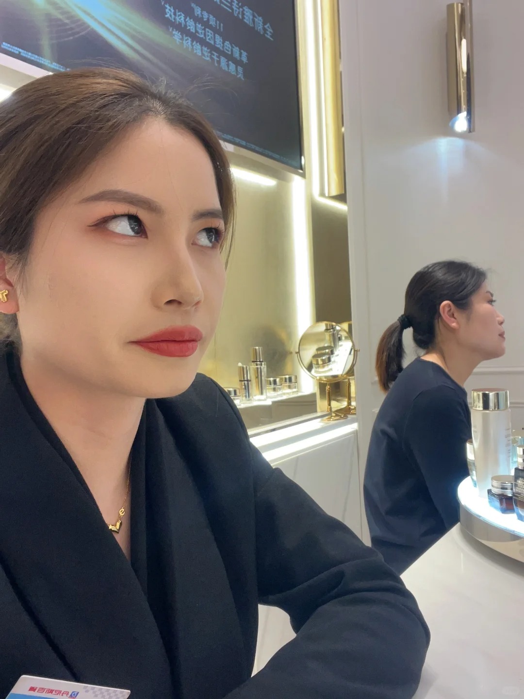 月底同事一大单，我直接破防了
家人们，同班不同命啊
破大防了。
一转身就是一个错