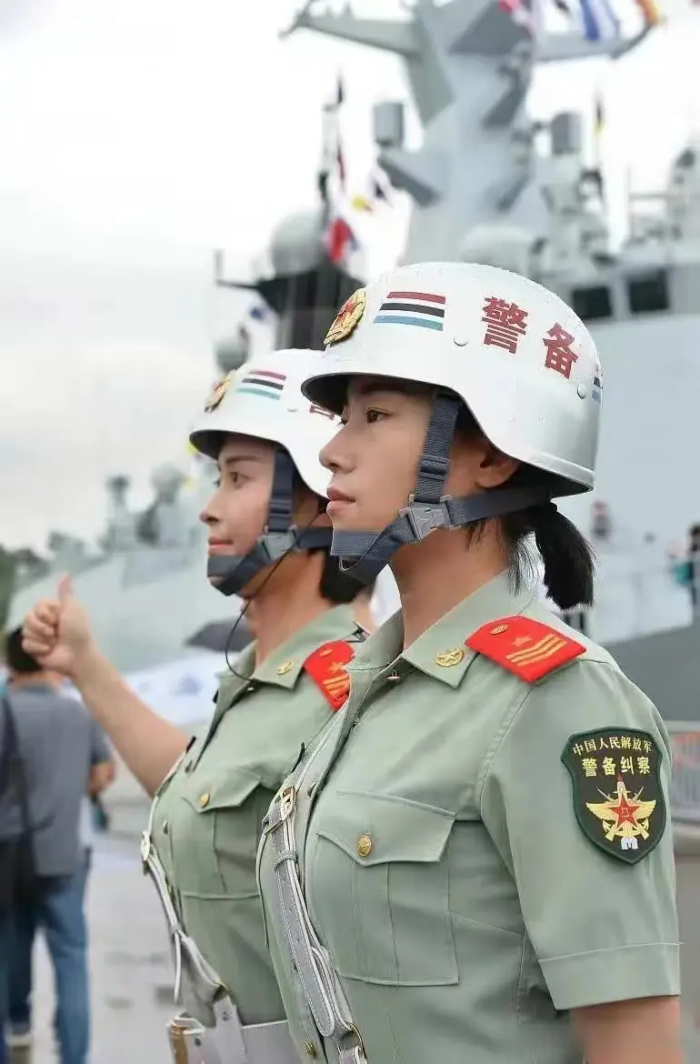这个兵为什么非得戴个头盔