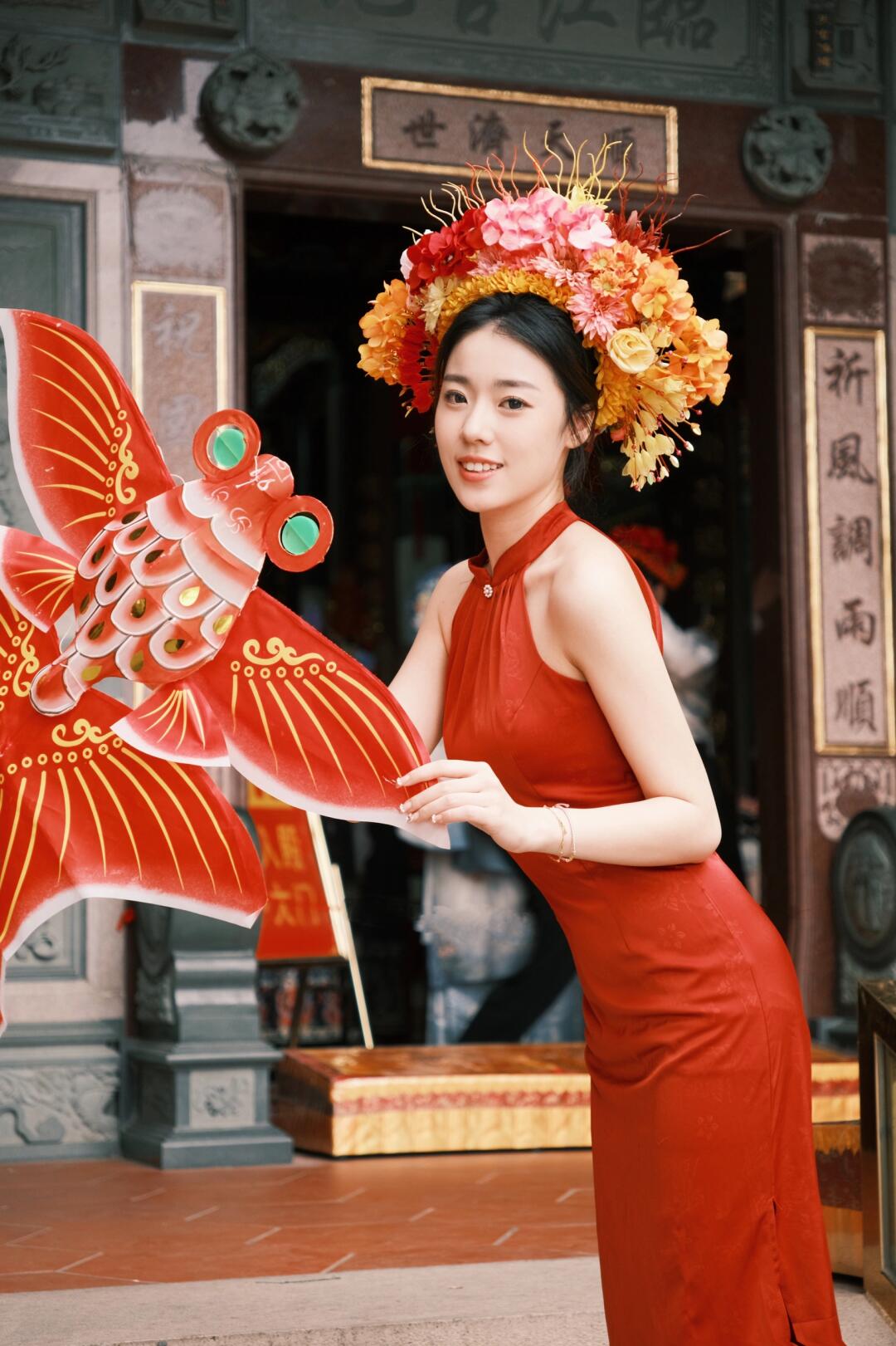 “风随海潮涌 花开四季簪”
