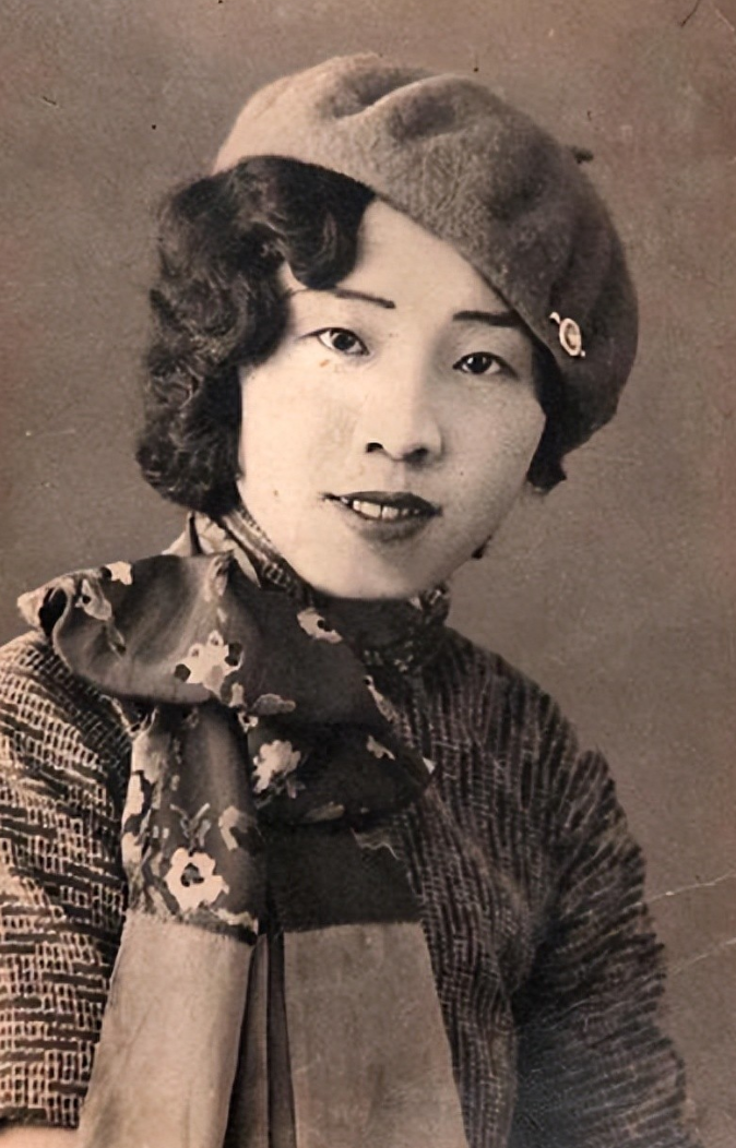 1977年潘玉良去世，被安葬在法国巴黎蒙巴纳斯墓园，可与她合葬的，不是她心爱的丈