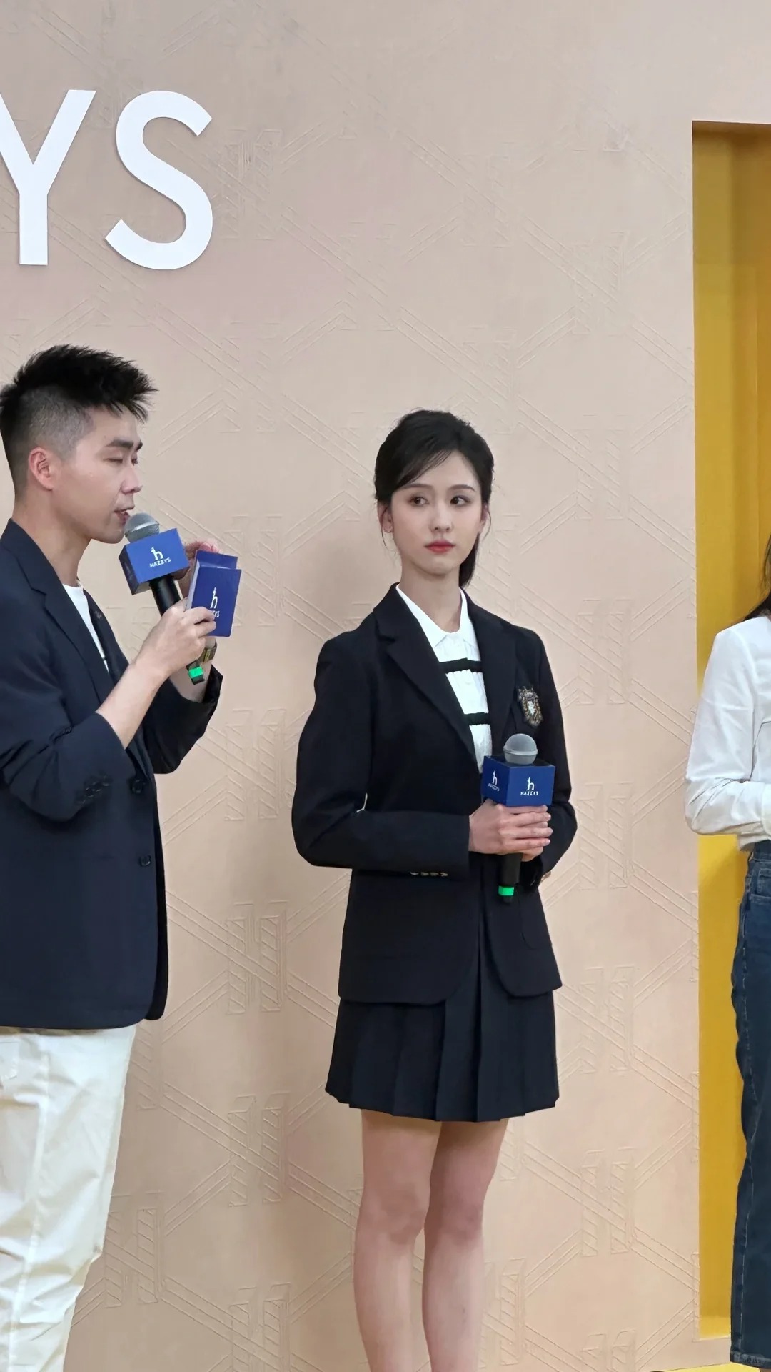 陈都灵你真的不是高中生吗
#陈都灵 #陈都灵生图 不敢相信家妻已经30岁了