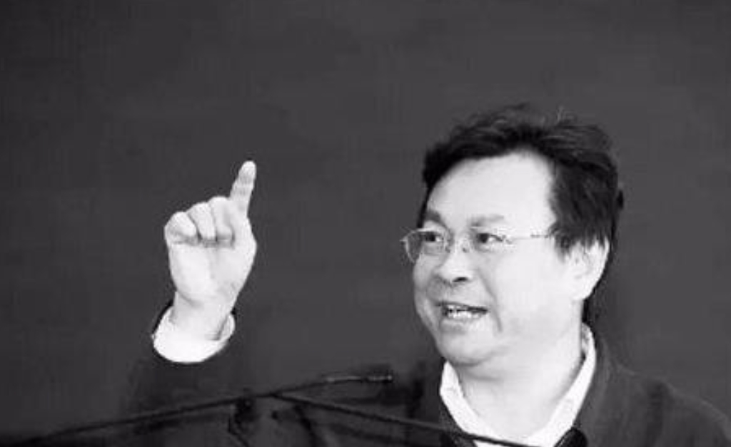 河南前司法厅长王文海病亡，涉文物走私大案。当年，坊间流传一段顺口溜:“洛阳盗墓贼