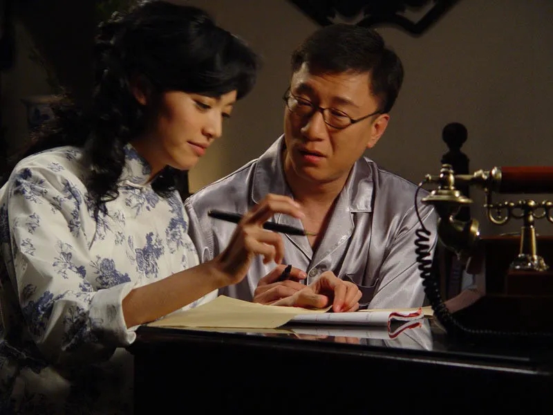 2008年，在《潜伏》剧组，孙红雷冲着姚晨大骂：“你脑子进水了吗？拍戏不看剧本的
