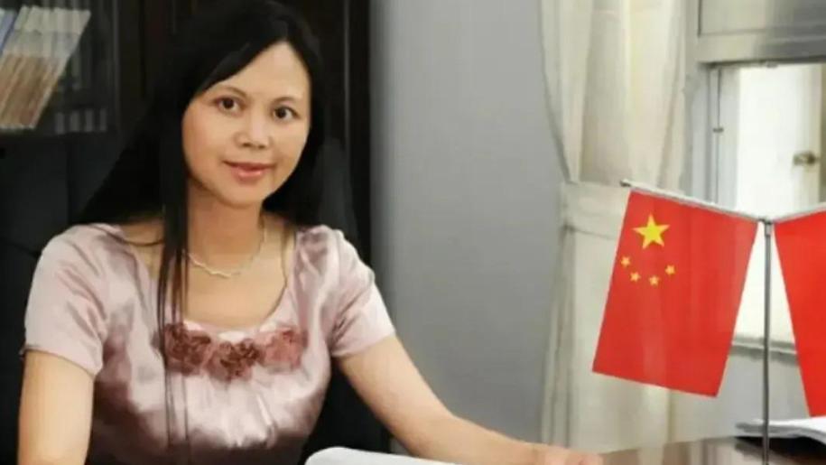 小学女校长13年敛财949万！白天当教育先进晚上数赃款！真容曝光