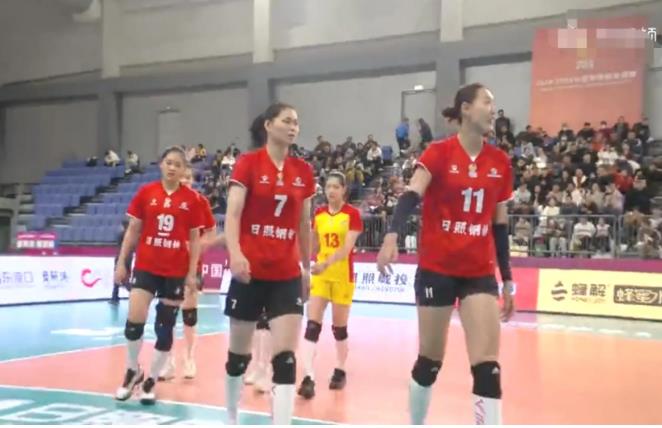 女排联赛今日四场A级赛首局即时赛果：
天津25-13辽宁
山东25-23上海
福