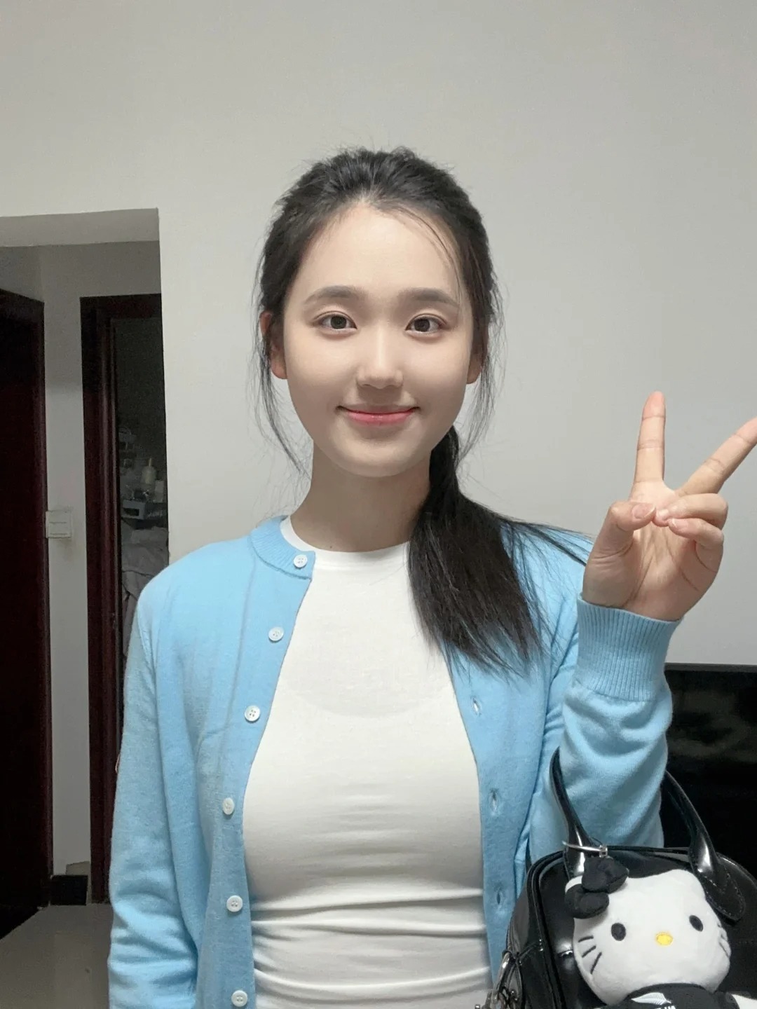 听说我在相亲届很火
别偷我照片去相亲了 真素求求了🥺
我七大姑八大姨现在觉得我