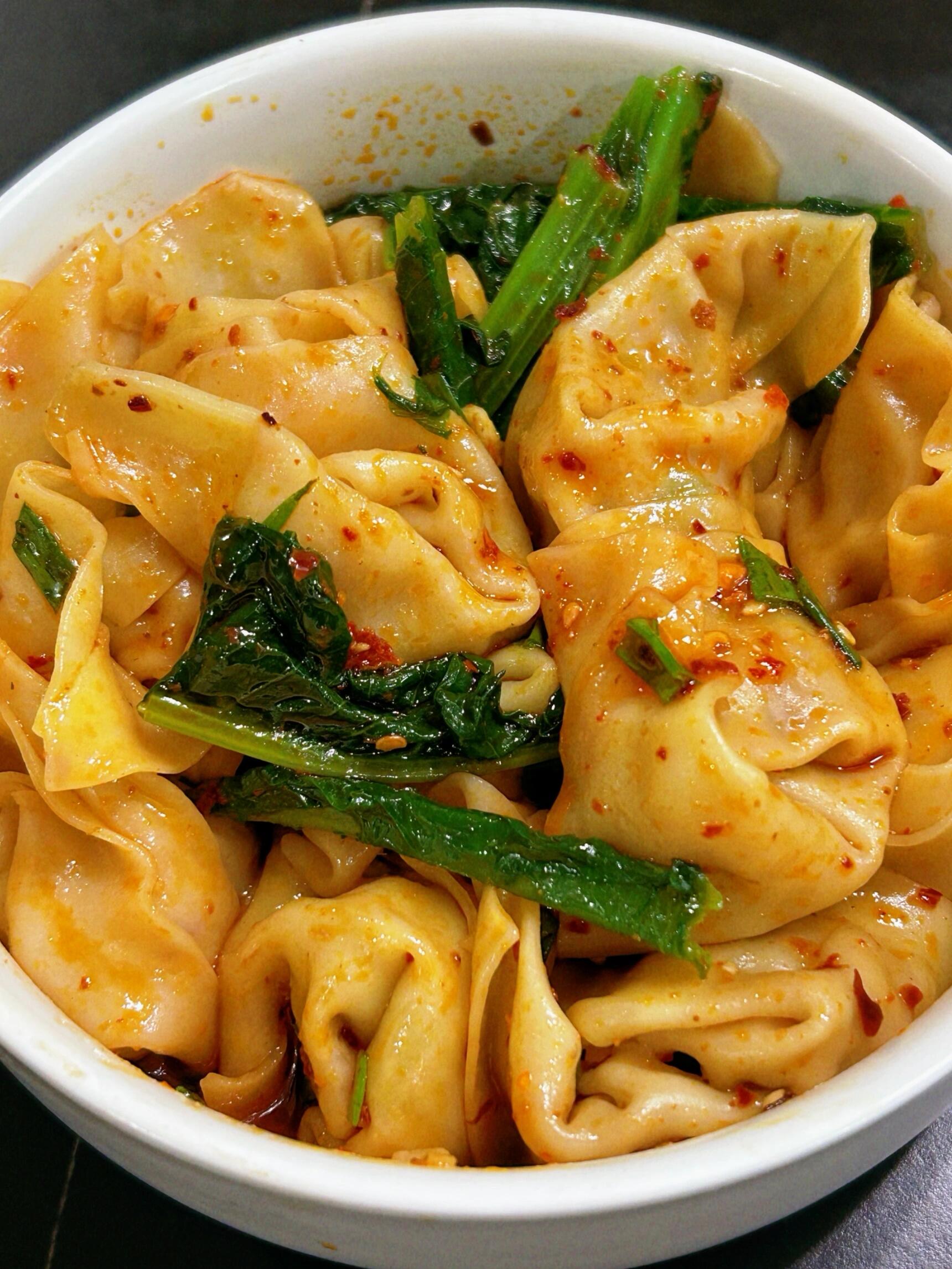 干拌红油抄手 一口一个！（附教程）

一周就要吃一次的抄手，好喜欢自己动手做的，