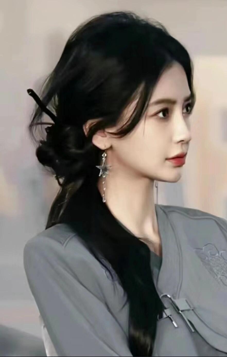 杨颖——皮肤白皙如玉
