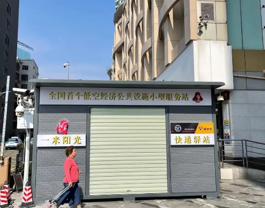 没等到京东外卖的铺开，外卖员的天就开始塌了。
大年初二，央视高调报道万亿级体量的