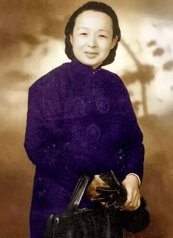 1949年，陈毅听说，国军抗日名将谢晋元的遗孀带着4个孩子流浪街头，心生不忍，连