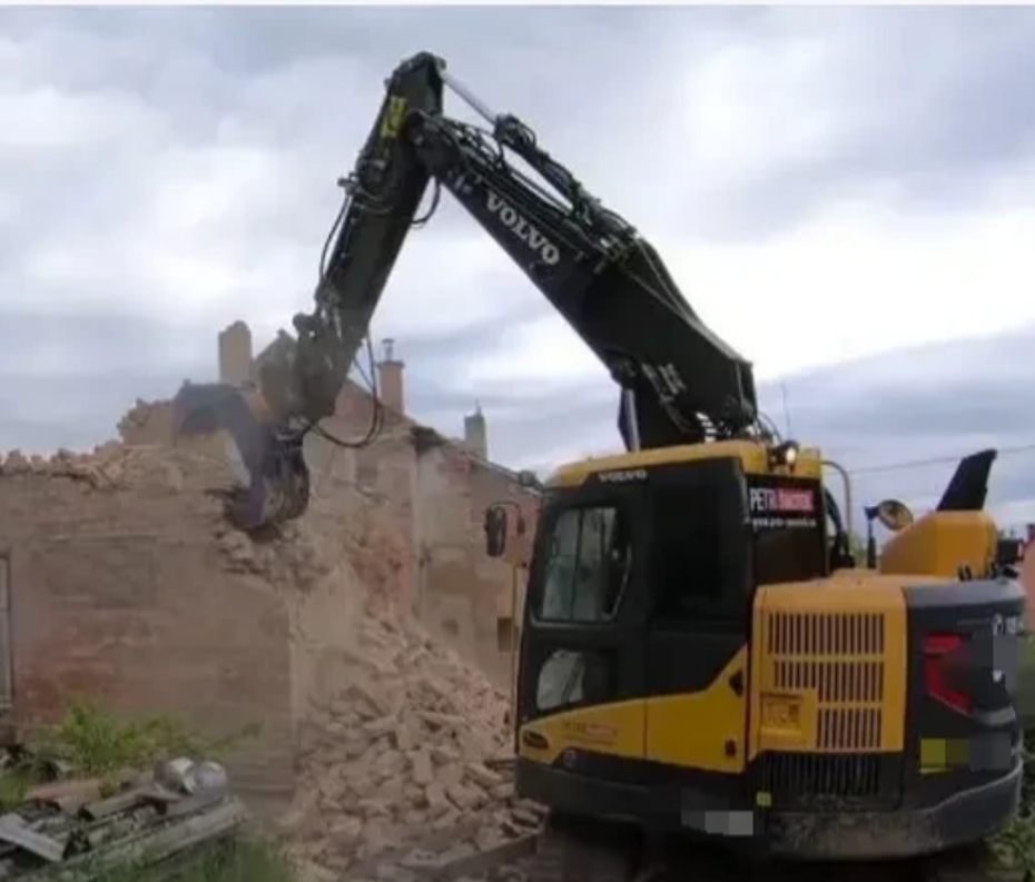 “实在是太嚣张了！”河南虞城，男子家遭遇强拆，周围房价是五六千一平米，他们只愿意